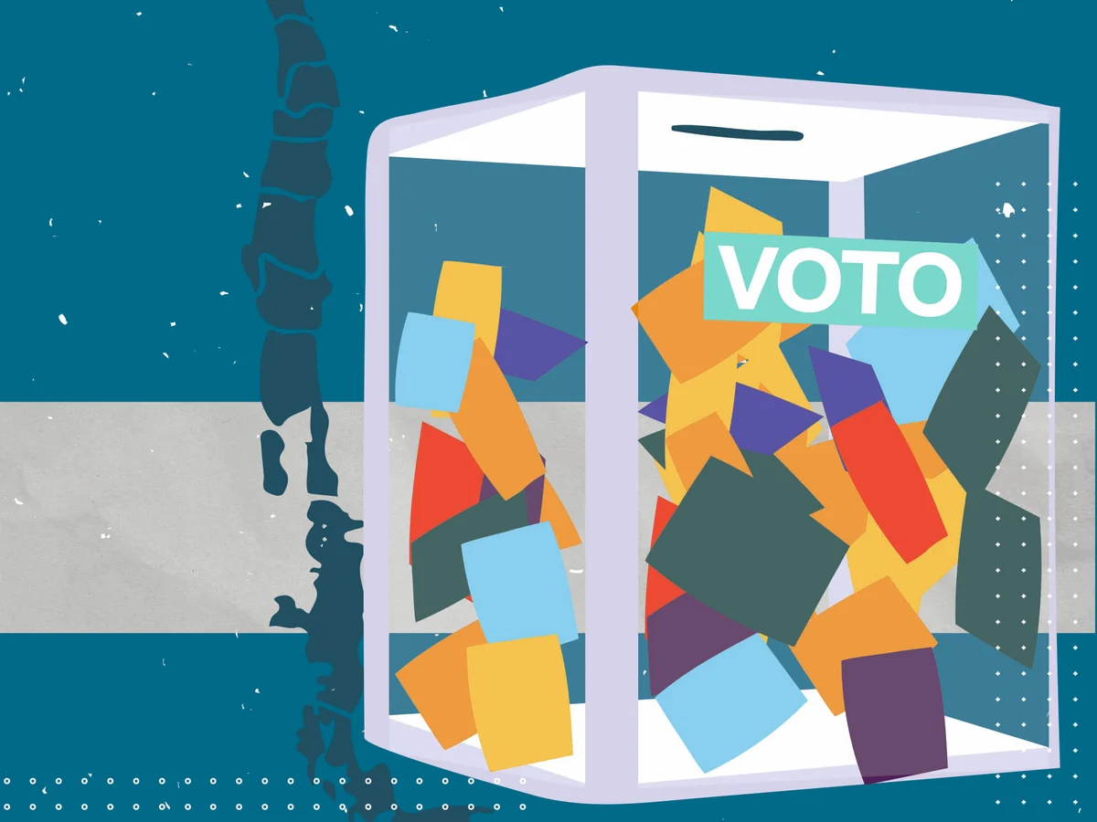 Ilustración de una urna llena de votos de colores junto a la silueta de Chile.
